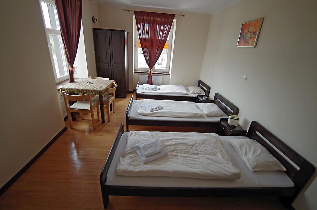 Hotelik Hermes Pieniezno Buitenkant foto